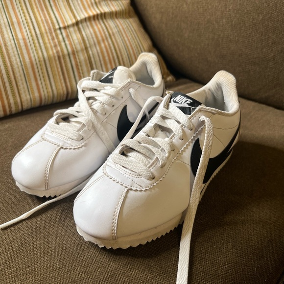 Nike Cortez Leather Women Shoes White Black Basic Classic Athletic Sneakers - Picture 11 of 12